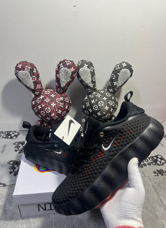 Nike Mind 002 sneaker in the Black/Hyper Crimson🖤🐞